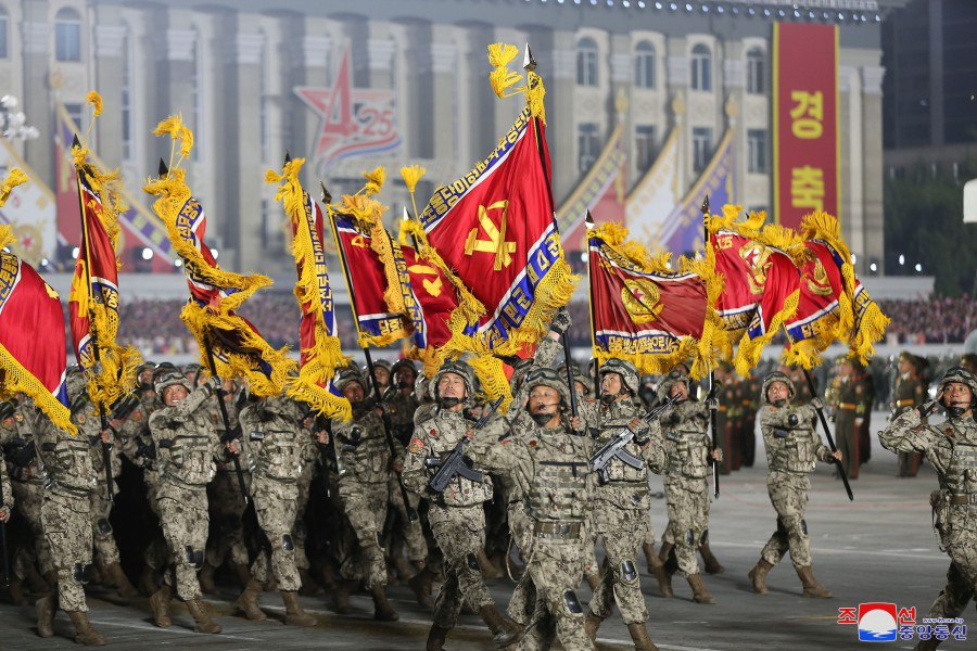 18-조선인민군창건 90돐경축 열병식